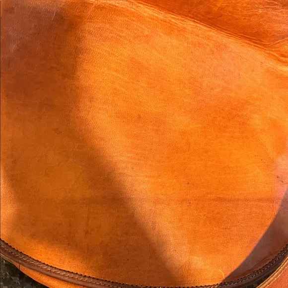 Vintage Tan Leather Crossbody Bag - Picture 9 of 9